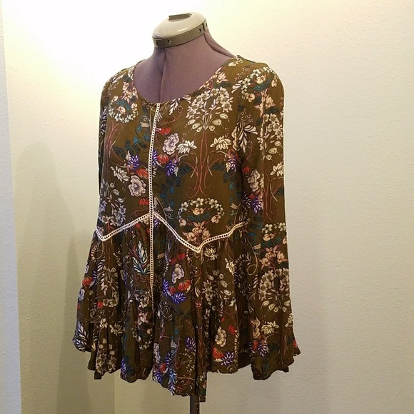 Entro Tops - Entro floral ruffled top